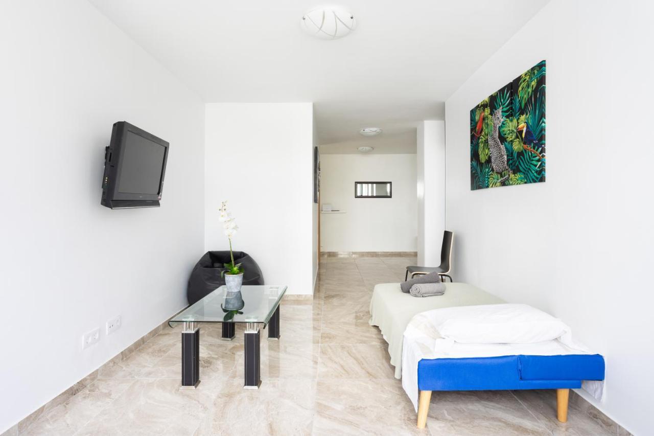 Classbnb - Three Spacious Apartments 150M From The Las Americas Promenade 아로나 외부 사진