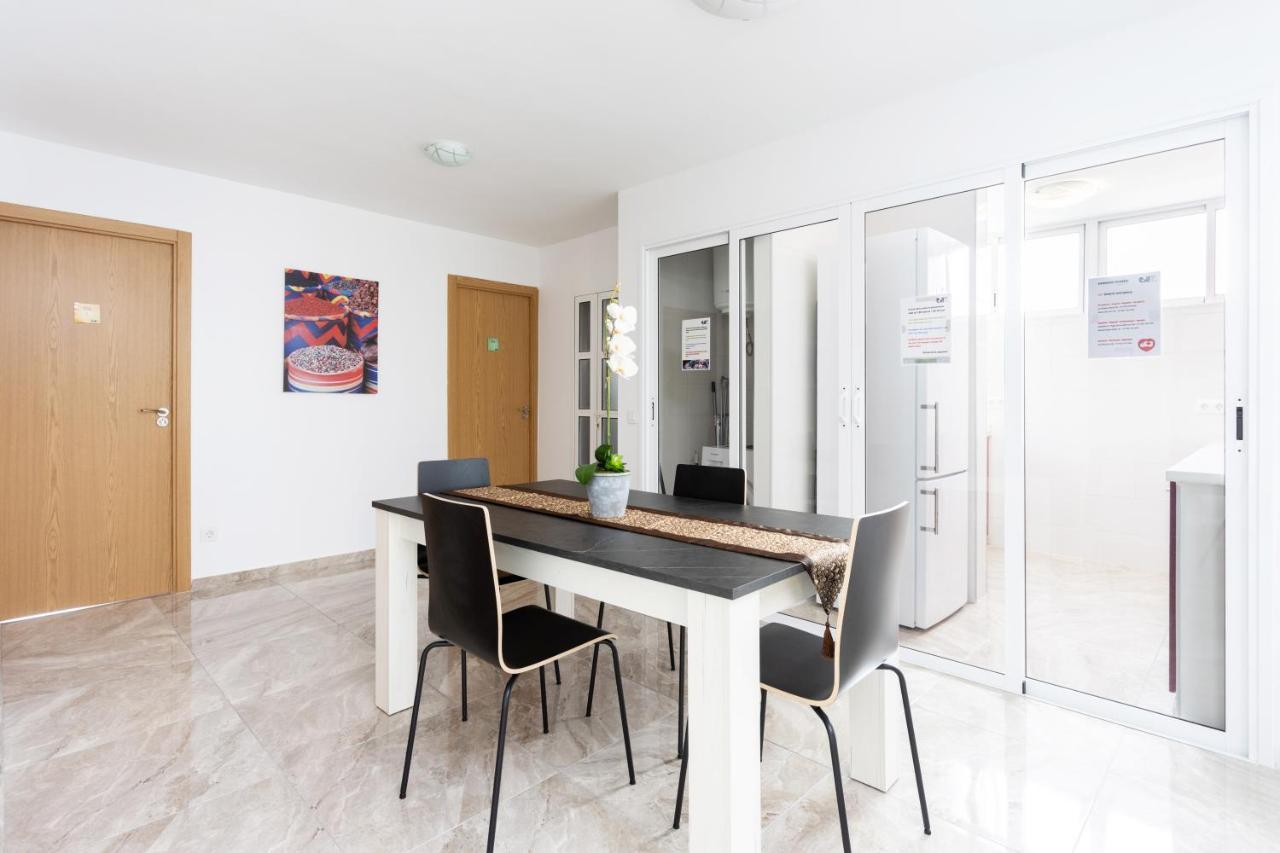 Classbnb - Three Spacious Apartments 150M From The Las Americas Promenade 아로나 외부 사진